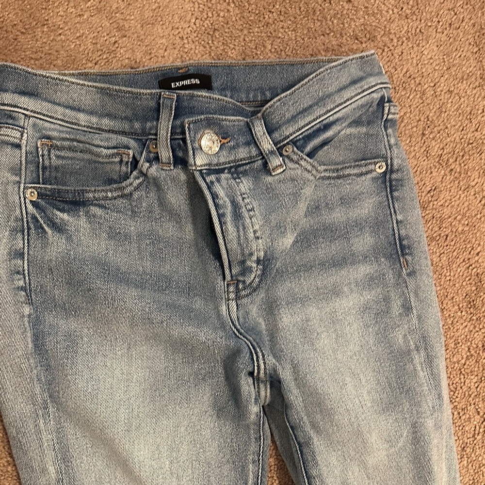 Express Women’s Light Wash Skinny Jeans